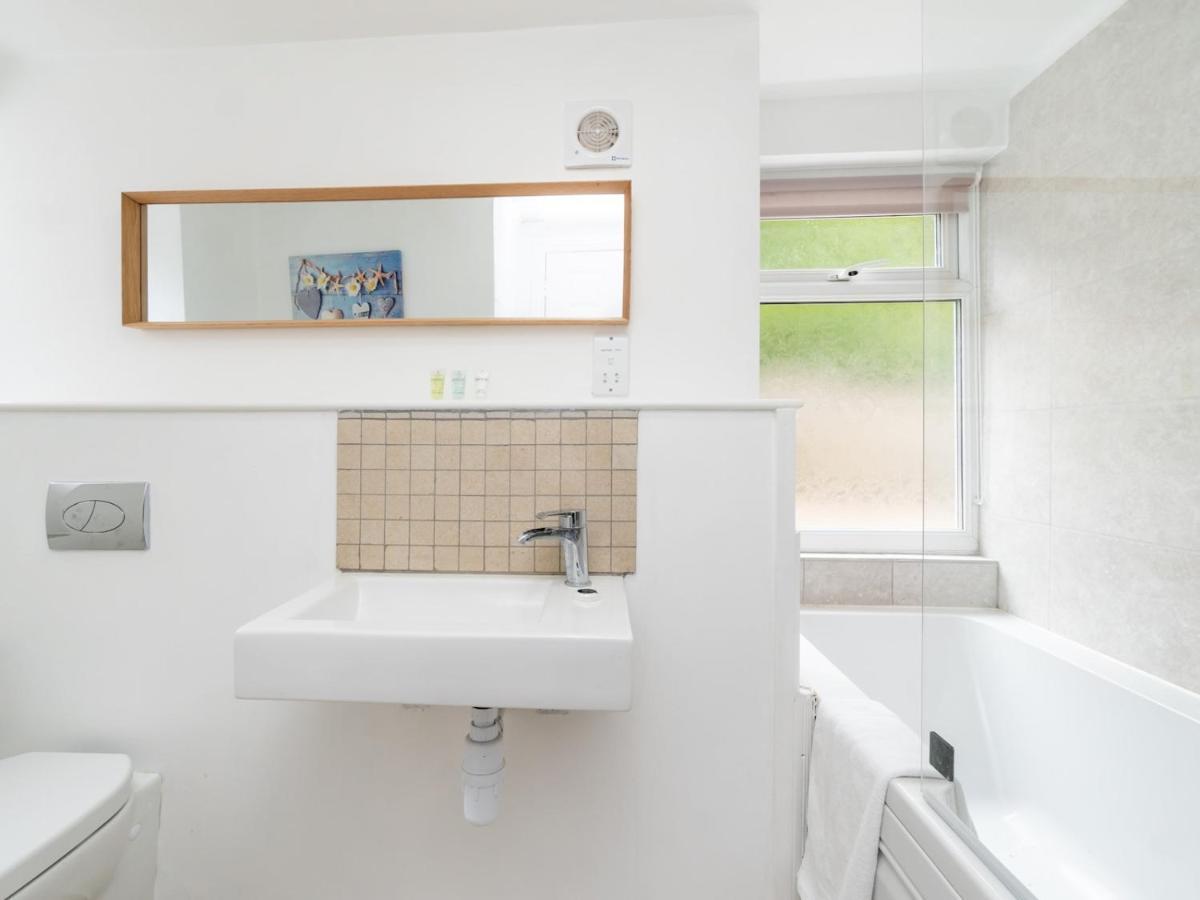 Pass The Keys Lovely 1 Bed Apartment With Free Parking Bath Exterior foto